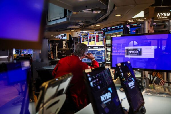 Stocks Treading Water After Two Straight Weeks of Gains for Major Indexes