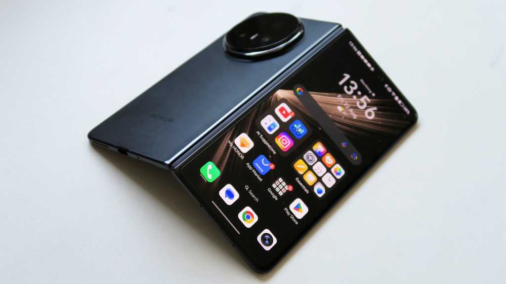 Honor Magic V5 REVIEW back angled half open
