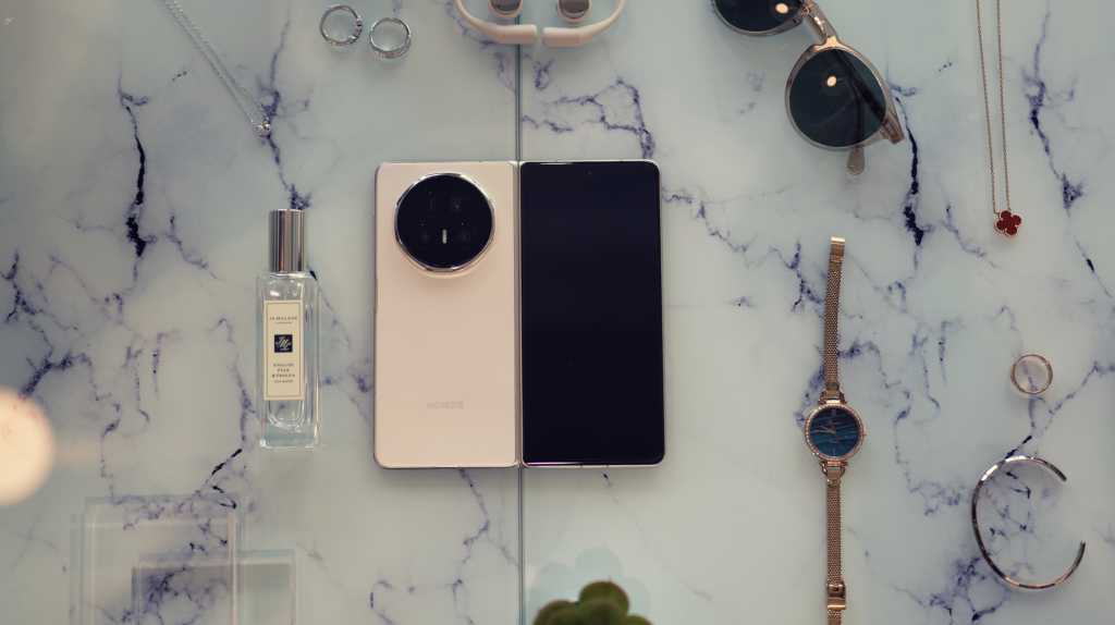 Honor Magic V5 hands on 1