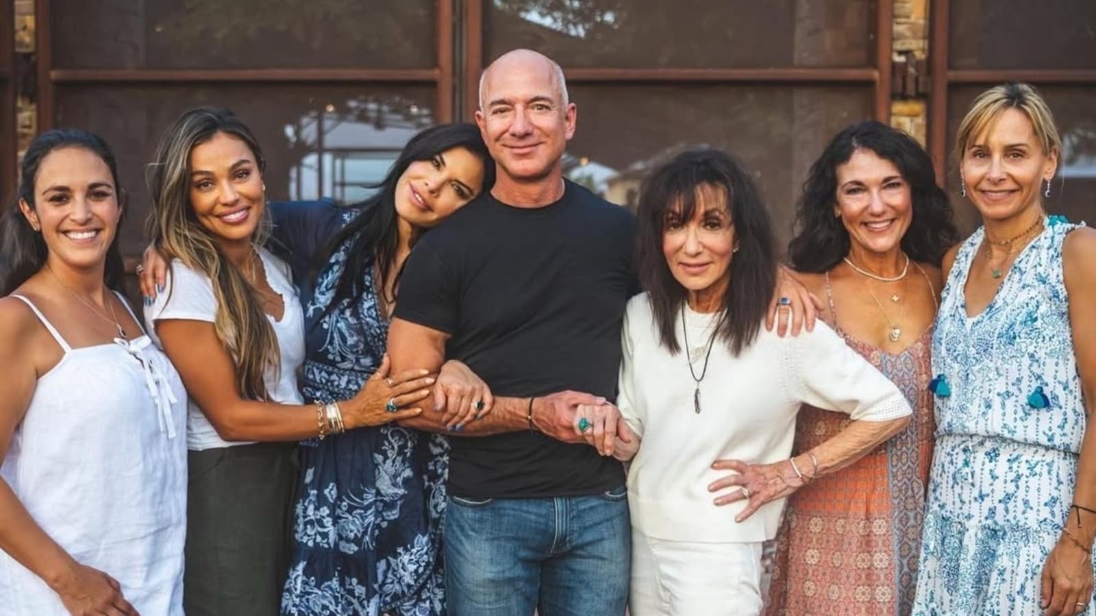 Jeff Bezos announces mother’s death, wife Lauren Sanchez drops a comment