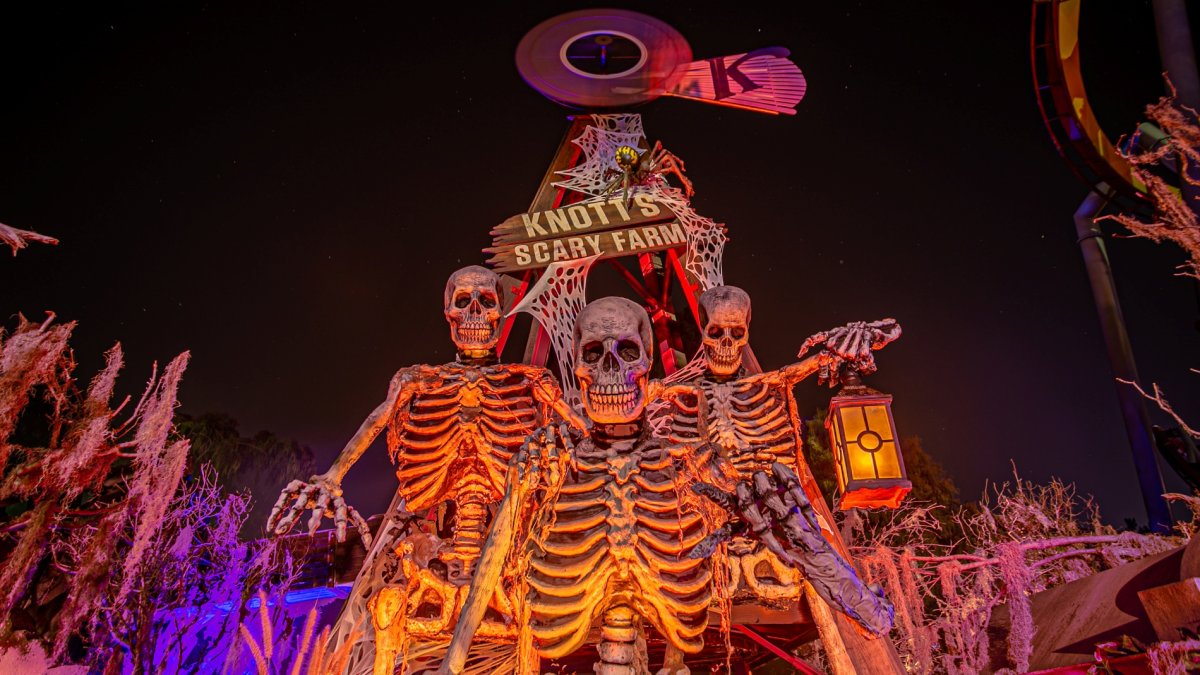 Two chilling mazes will debut, in dastardly fashion, at Knott’s Scary Farm – NBC Los Angeles