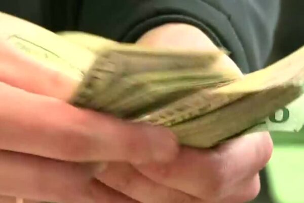 Report shows US consumer prices increased 2.7% in July