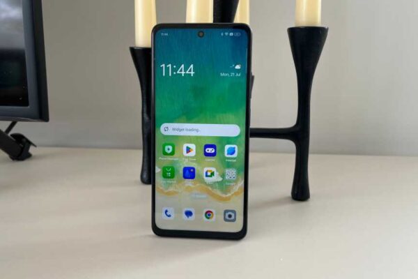 Oppo A40 review feature image.