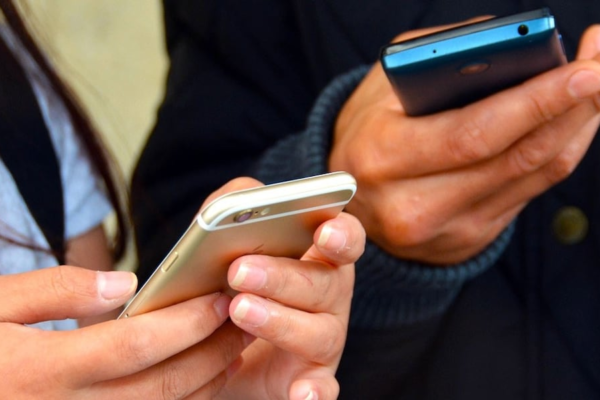 How to prepare your kids for no phones at school