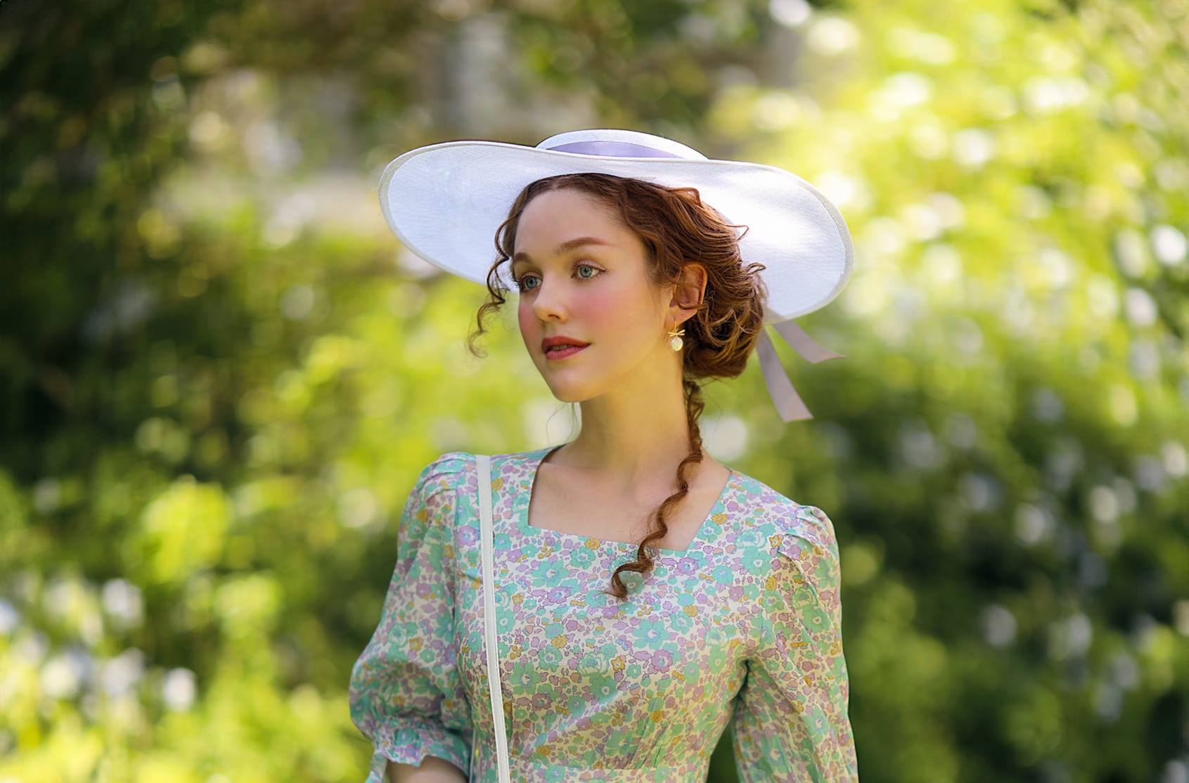 ‘Modest Fashion’ Designer Favors Feminine Clothing, Shares Basic Rules for Elegance and Grace