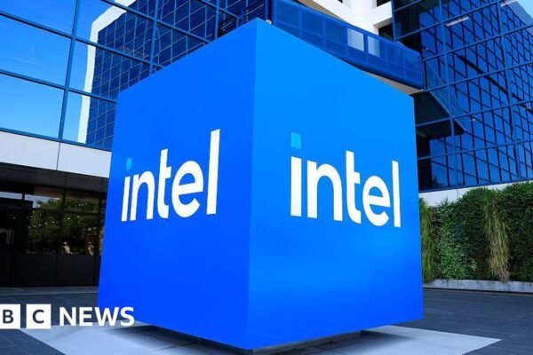 US government announces 10% stake in chipmaker Intel