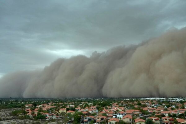 Massive dust storm engulfs Phoenix, followed by monsoon, grounding hundreds of flights