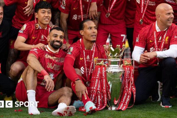 Maro Itoje with Lions fans