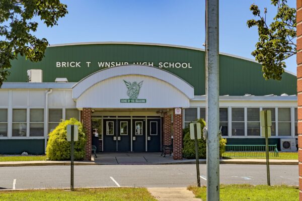 Brick School Board Introduces Ban on Cell Phone Use In Schools, On Buses