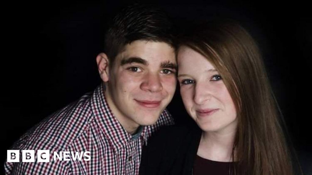 Calls for drivers to put down phones after fatal crash on A303