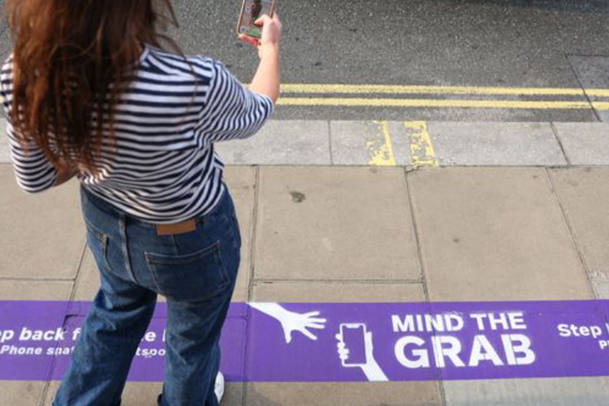 ‘Mind the grab’: Oxford Street Currys paints phone theft warnings onto street