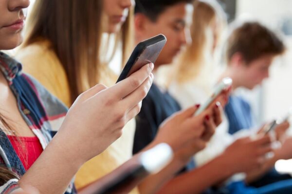 Florida school cellphone ban, restrictions in place for 2025-26