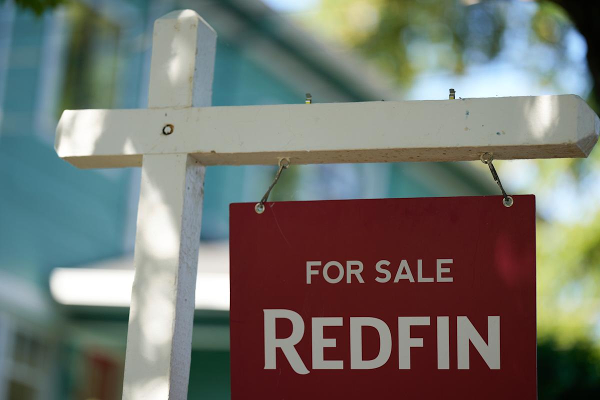 Average rate on a 30-year mortgage drops to lowest level since October