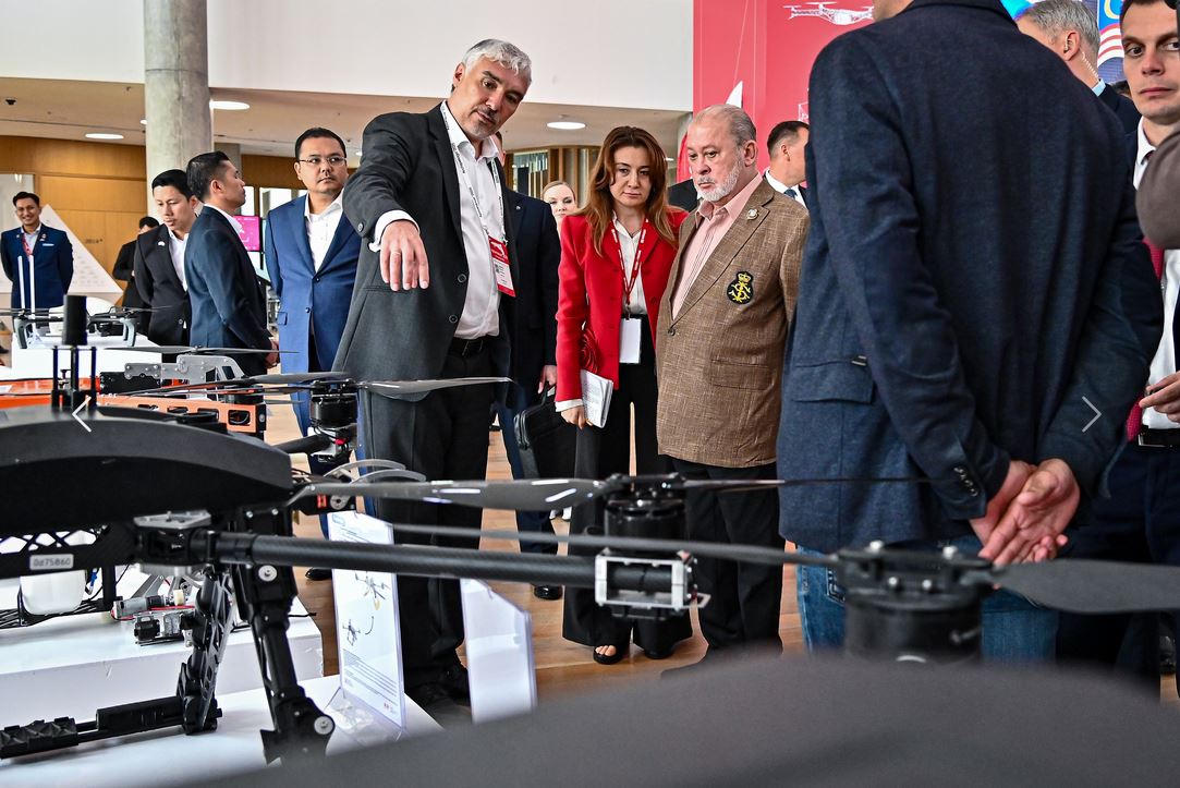 King observes Russian drone technology at Tochka Kipeniya