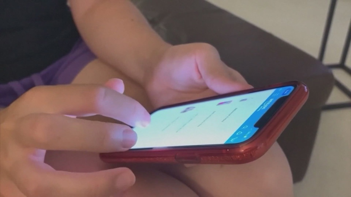 Gov. Abbott signs bill to ban cell phones in the classroom