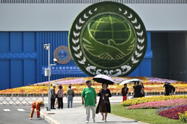 Chinese President Xi Jinping began welcoming leaders from 26 countries before the Shanghai Cooperation Organisation summit in the northern city of Tianjin