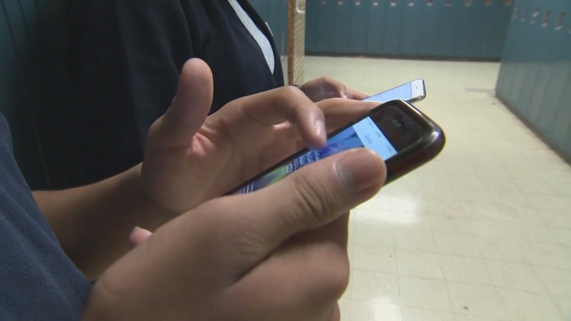 Texas school phone ban: HISD, Fort Bend ISD reveal new rules