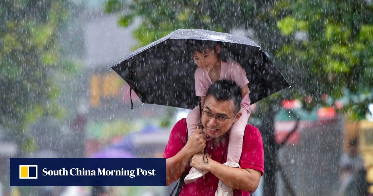 Hong Kong forecaster issues 2 amber rainstorm signal on Sunday, warns of flooding