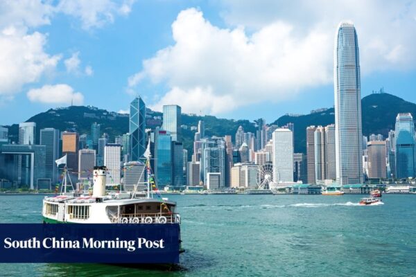 Hong Kong stocks trade sideways as investors focus on economic data, earnings