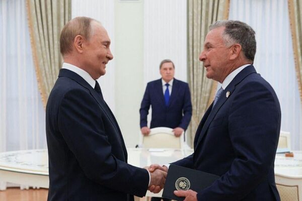 Putin needles U.S. by giving Trump envoy an award meant for CIA official whose son died fighting for Russia