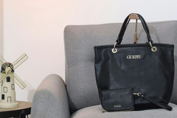 Price drop on Guess tote bags for women: Top 8 premium picks at low prices; Get your Guess bag now! | Fashion Trends