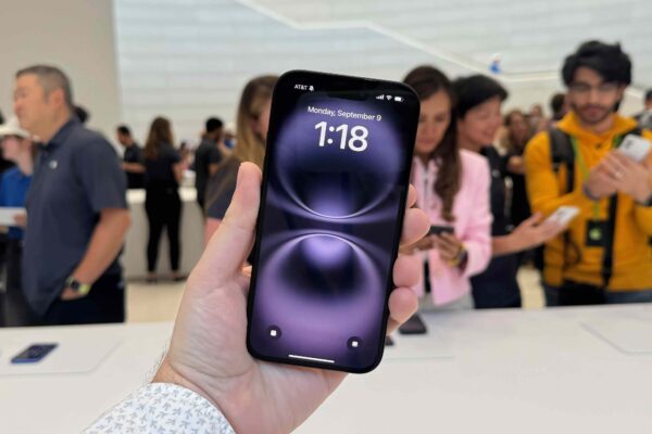 Apple iPhone 16