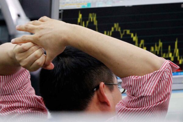 South Korean stocks dive nearly 4% following US trade deal South Korean stocks dive nearly 4% following US trade deal
