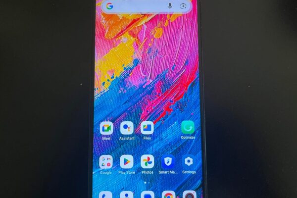 I Tested a $200 Budget Phone and It Didn't Make Me Look Like a Cheapskate