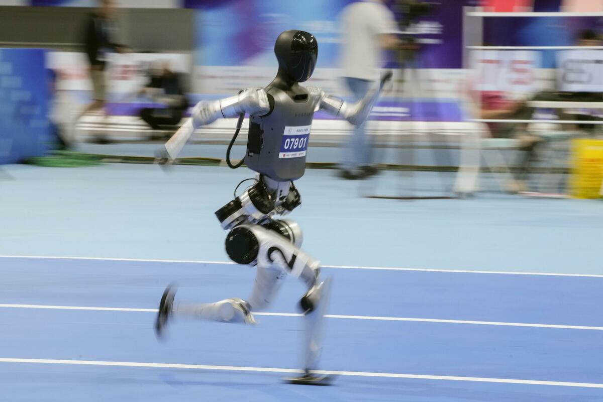 Humanoid robots showcase skills in "world's 1st" games in China