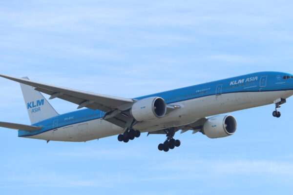 Plane Cabin Fills With Toxic Smoke As Power Bank Catches Fire Over The Ocean, Hours Away From Landing