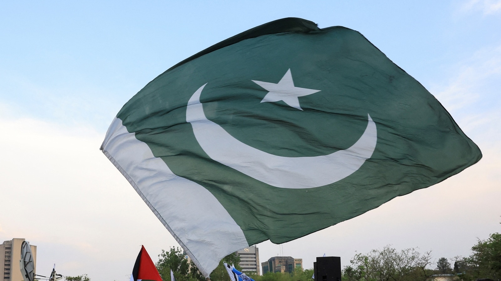 US limits official visits to Karachi hotels after threat report | World News