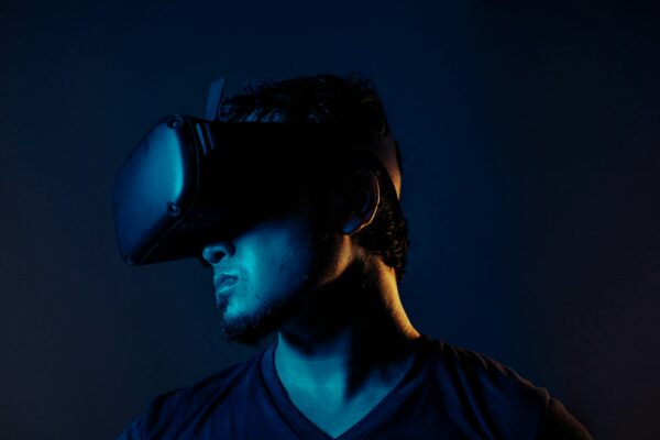 The Role of Augmented Reality (AR) in Mobile Apps