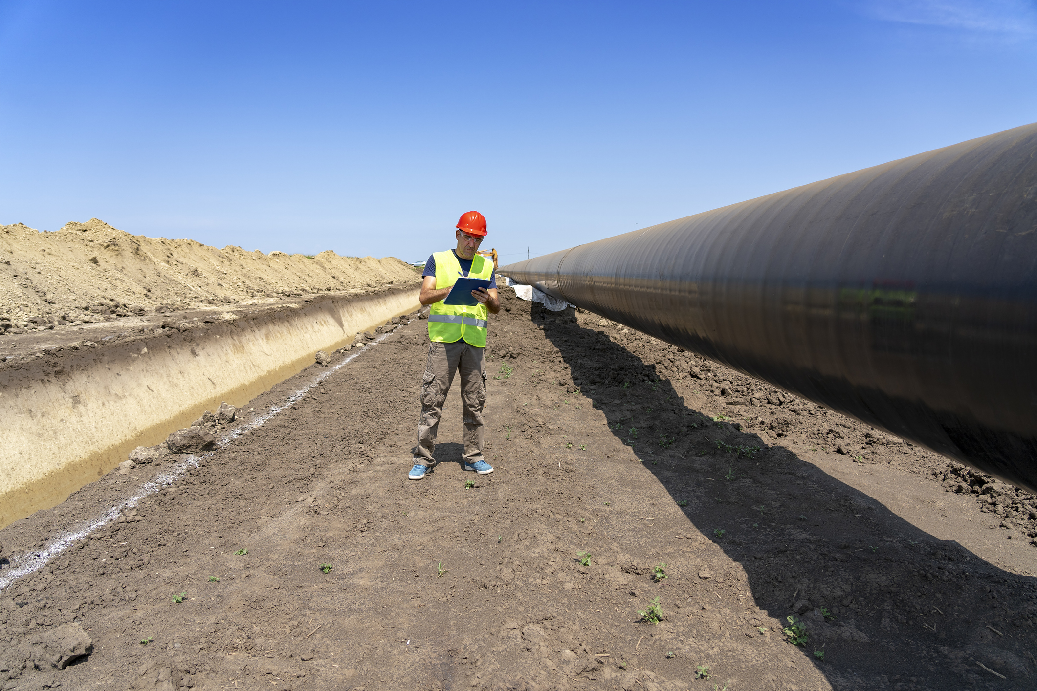 3 Top Dividend Stocks to Buy in August