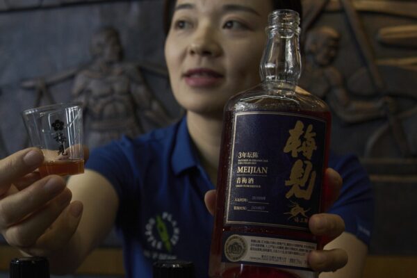 China's fiery baijiu spirit evolves to attract younger drinkers
