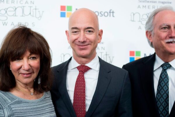 Jeff Bezos shares a touching tribute after his mom's death: 'I hold her safe in my heart forever'