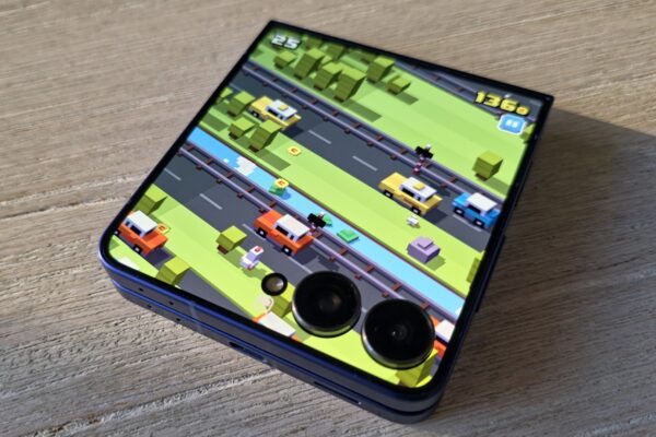 The Samsung Galaxy Z Flip 7's cover screen