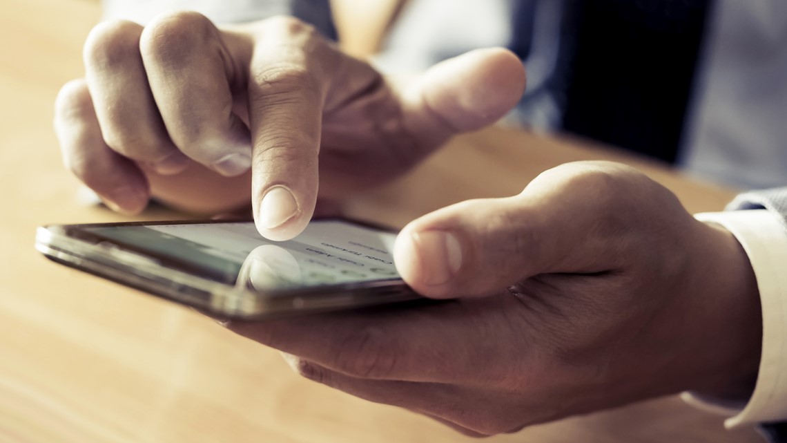 2 San Antonio school districts find loophole to Texas' classroom cell phone ban