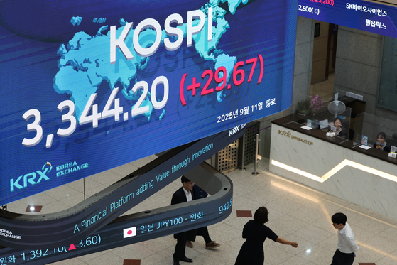 The Kospi closed at a record high of 3,344.20, up 0.9 percent from the previous trading day, shown on the Korea Exchange’s electronic display board in Yeouido, western Seoul, on Sept. 11. [YONHAP]