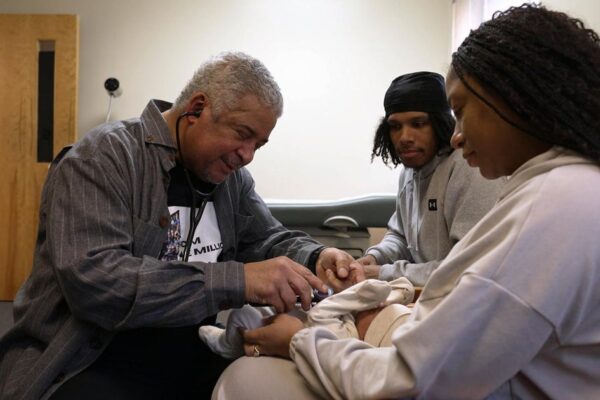 "Kindness 101": How one doctor's devotion turned into a lesson on giving