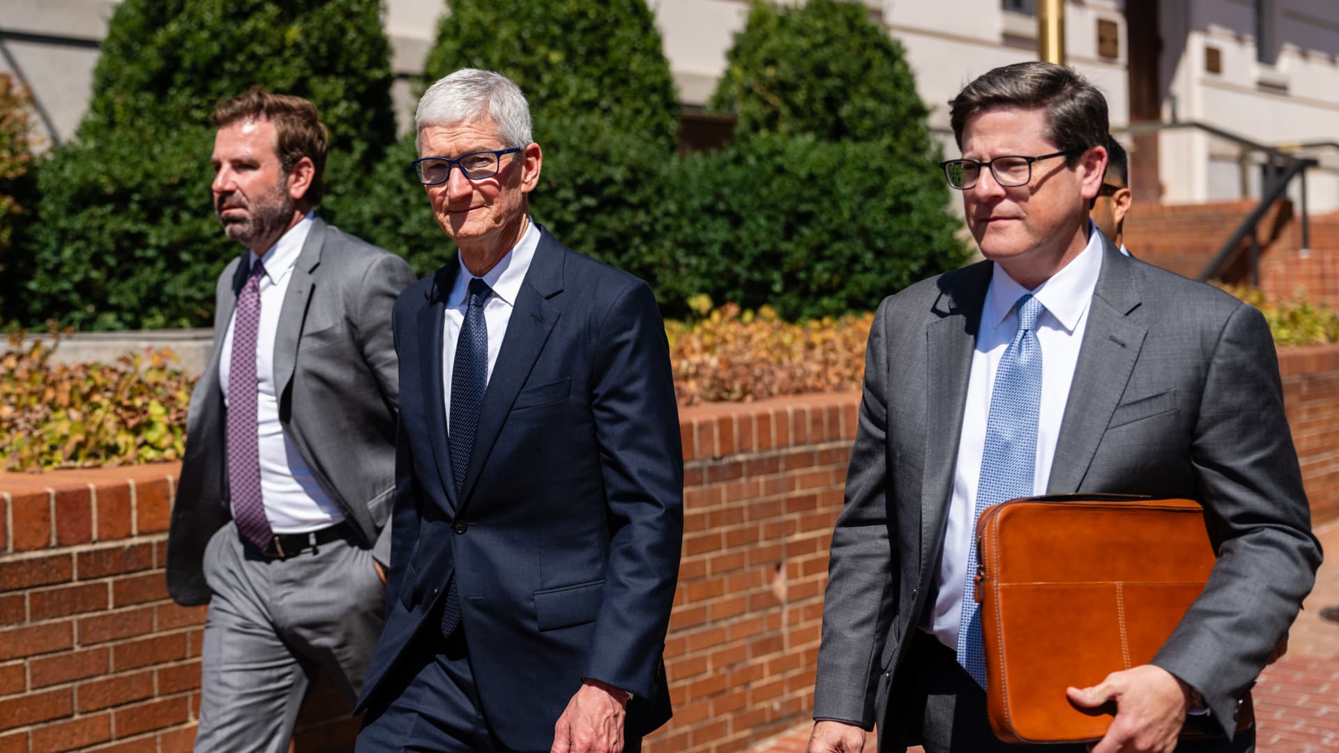 Jim Cramer's top 10 things to watch in the stock market Friday