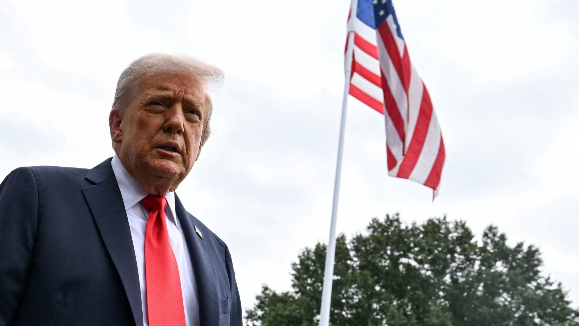 Trump presses European Union to impose 100% tariffs on India and China to squeeze Putin