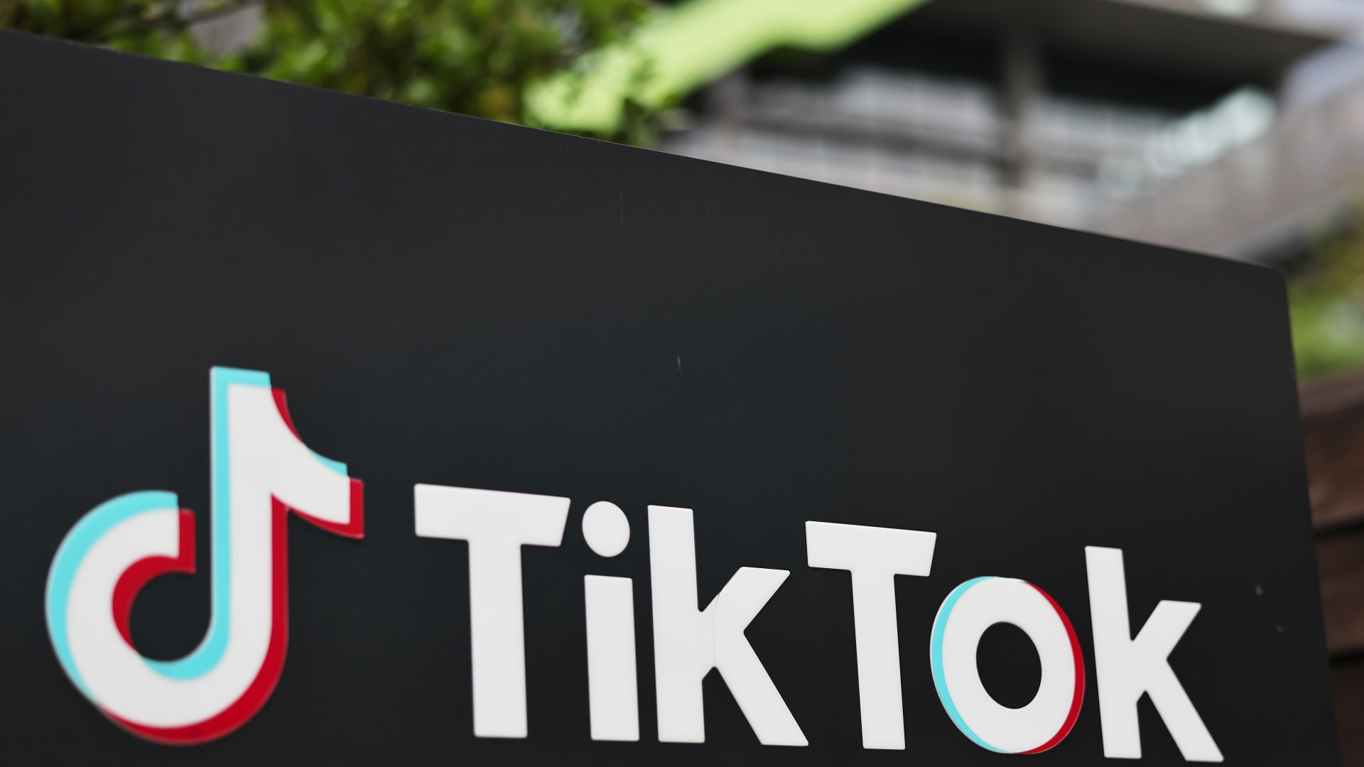 5 things to know before the stock market opens Friday