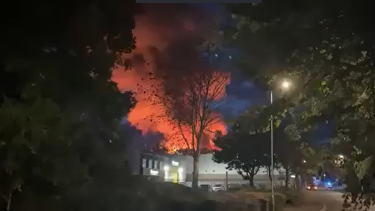 Swindon Fire: Massive Explosion At Warehouse Prompts Emergency Evacuation | WATCH | UK