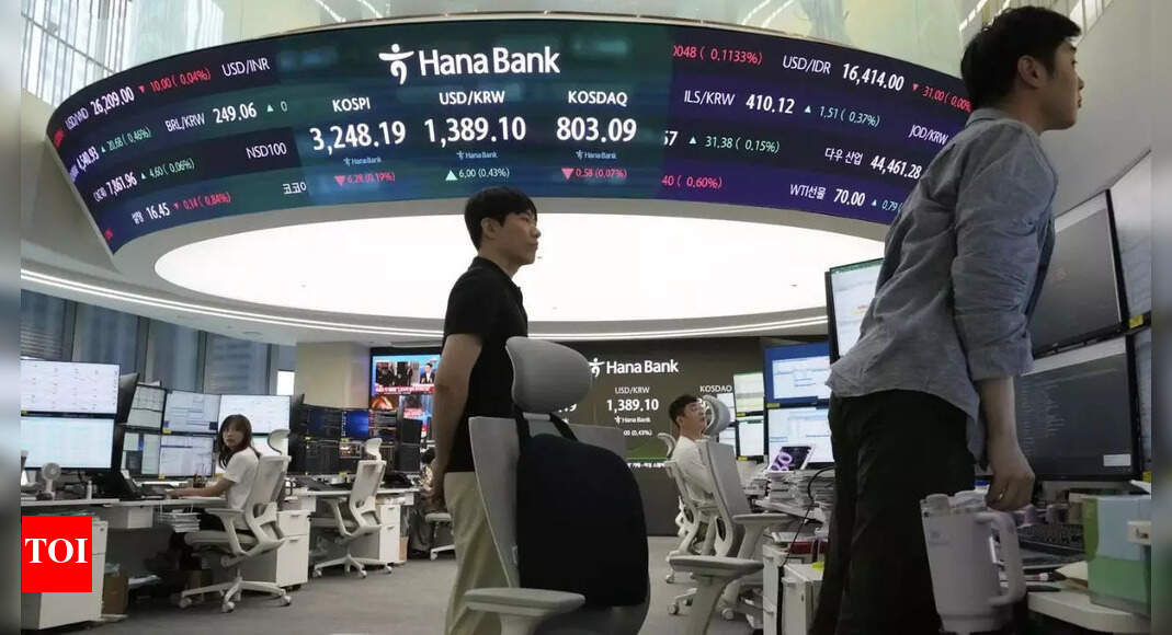 Market watch: Asian stocks rebound as tech fuels gains; oil climbs as Ukraine targets Russian refineries