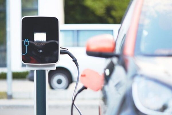 Report: U.S. EV market matures despite headwinds