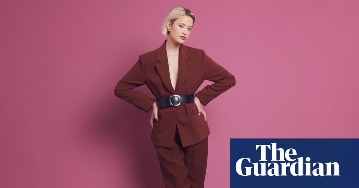 Jess Cartner-Morley on fashion: how to do hourglass without the tradwife overtones | Fashion