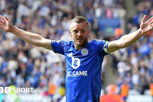 Jamie Vardy celebrates a goal