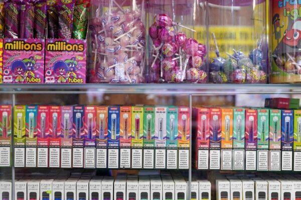 Call for plain packaging for vapes to reduce use by teenagers