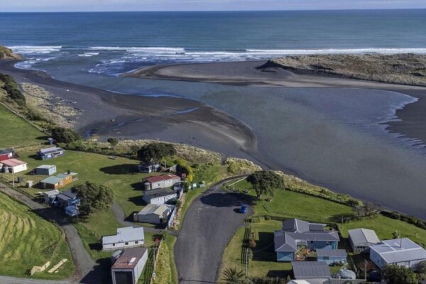 Father on the run shot dead by New Zealand police
