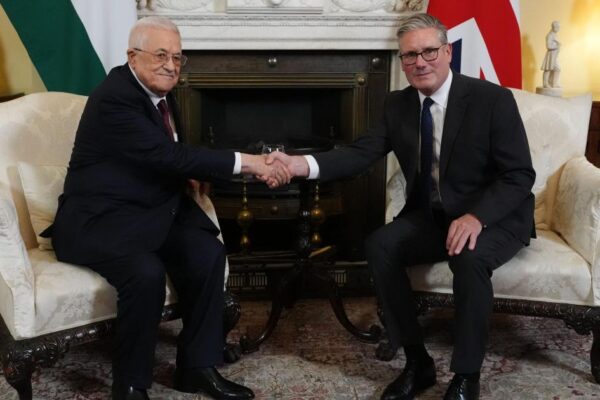Starmer meets Palestinian Authority president Abbas at No 10